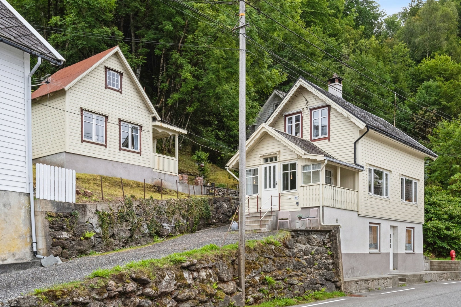 Fasade. Parkering på egen tomt. Galleribilde