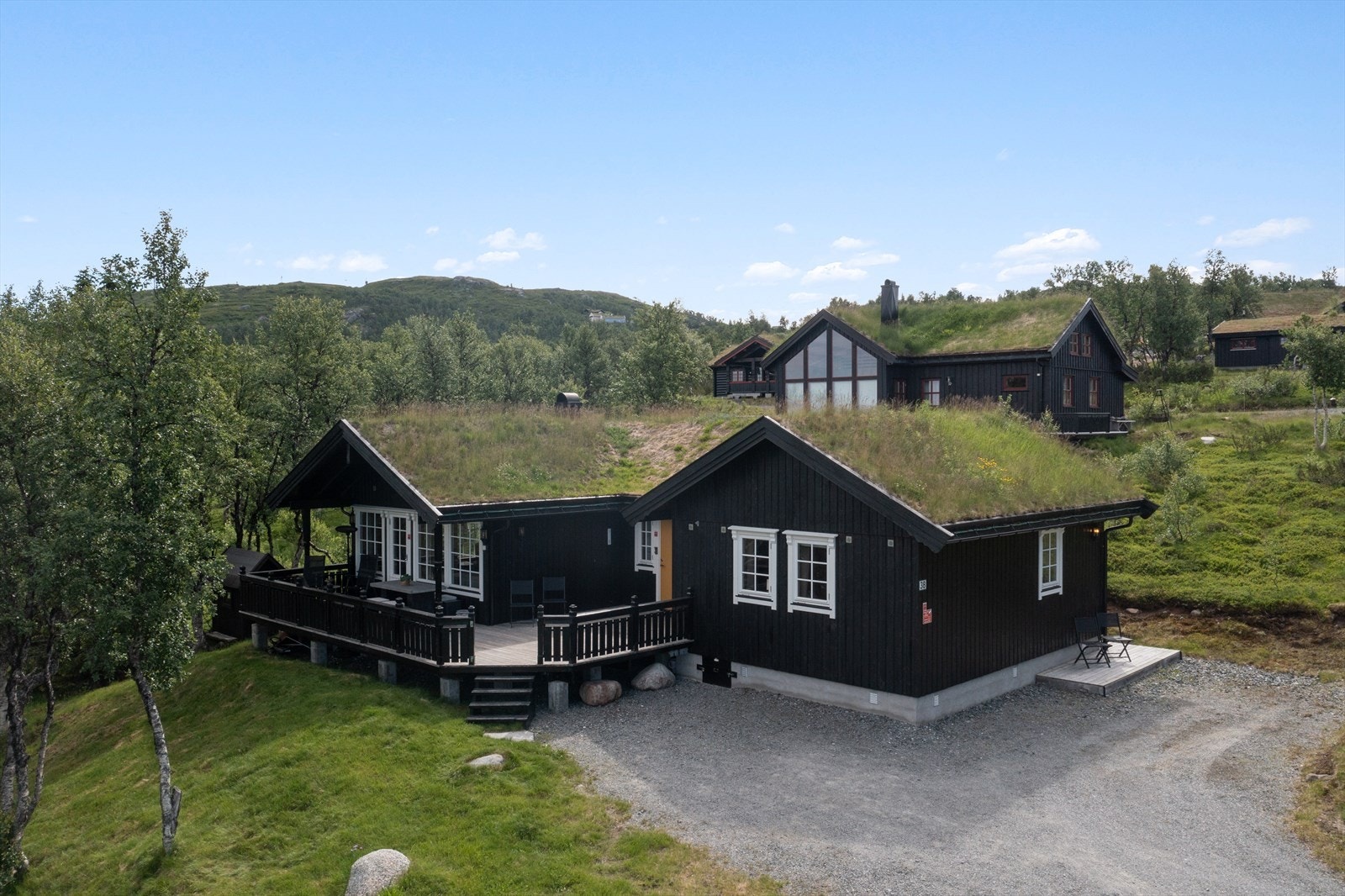 Velkommen til Strandbekklii 38 presentert av Jeanette Arnesen-Eriksrød ved DNB Eiendom. Galleribilde