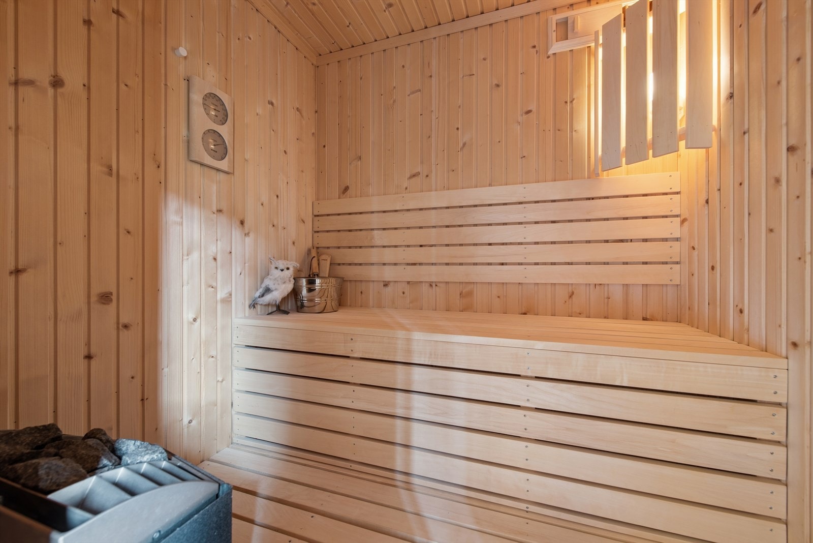 Koselig badstue som gir varme etter skituren, lindrer støle muskler og gir den ekte hytteopplevelsen. Galleribilde