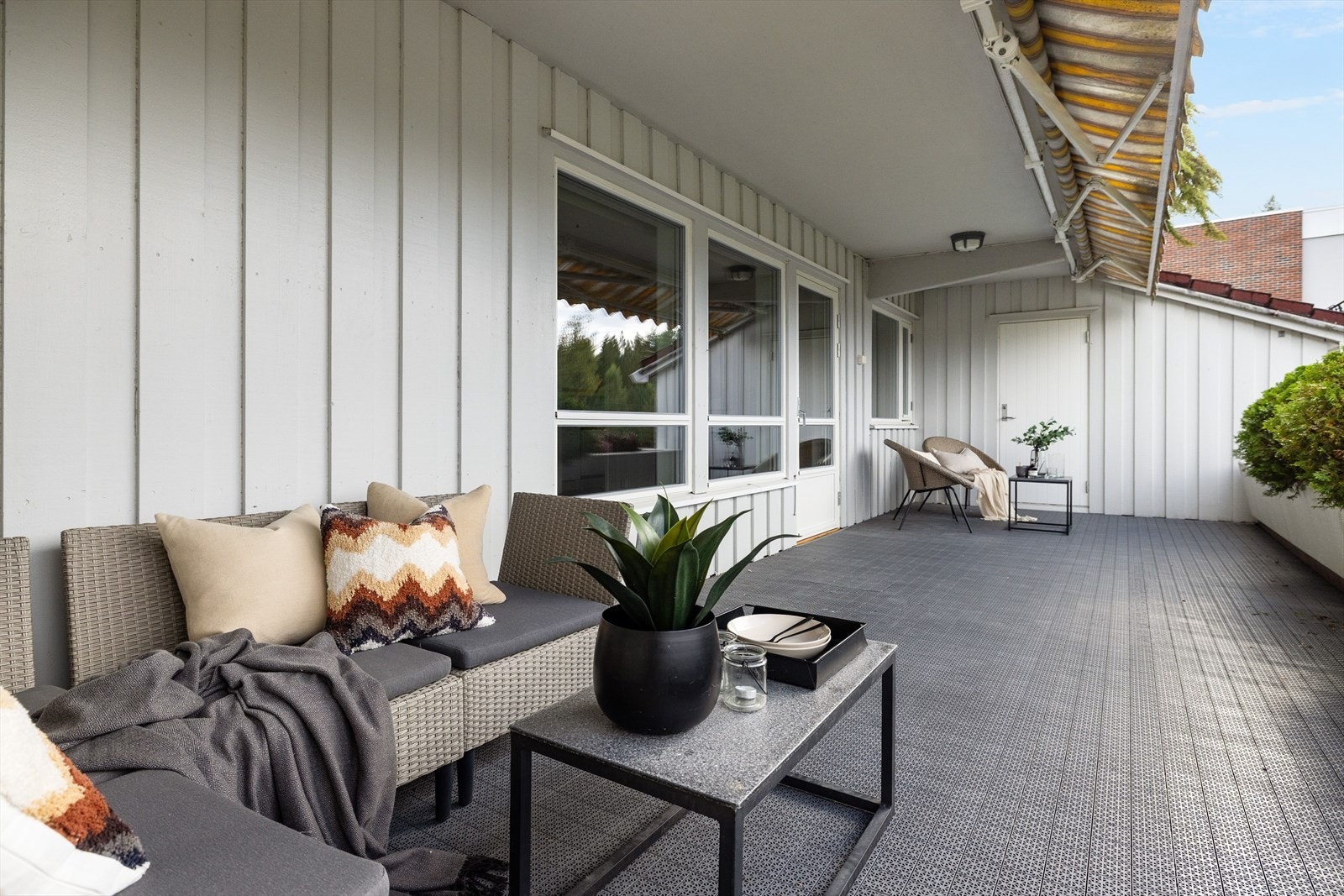 Den gode størrelsen gir god plass til flere ulike sittegrupper - alt etter eget ønske og behov! Galleribilde