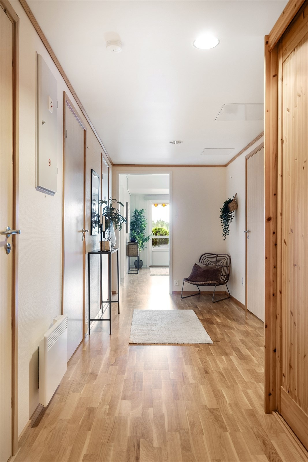 Du ønskes velkommen inn i en lys og praktisk entré av god størrelse. Galleribilde