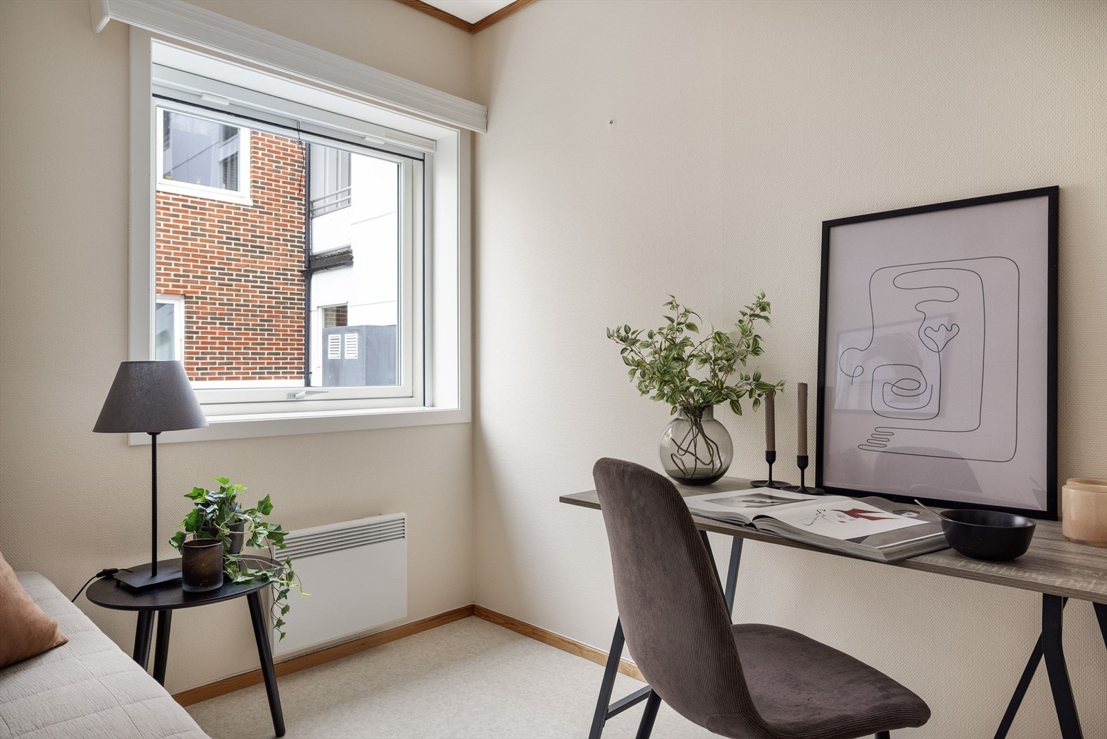 På soverommet er det plass til både seng og kontorpult, eventuelt dobbeltseng om ønskelig. Galleribilde