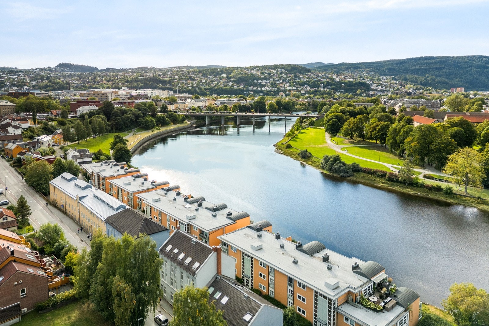 Bakklandet er ett av Trondheims vakreste områder, med flotte brosteinsbelagte gater og byens mest verneverdige bygninger. Galleribilde