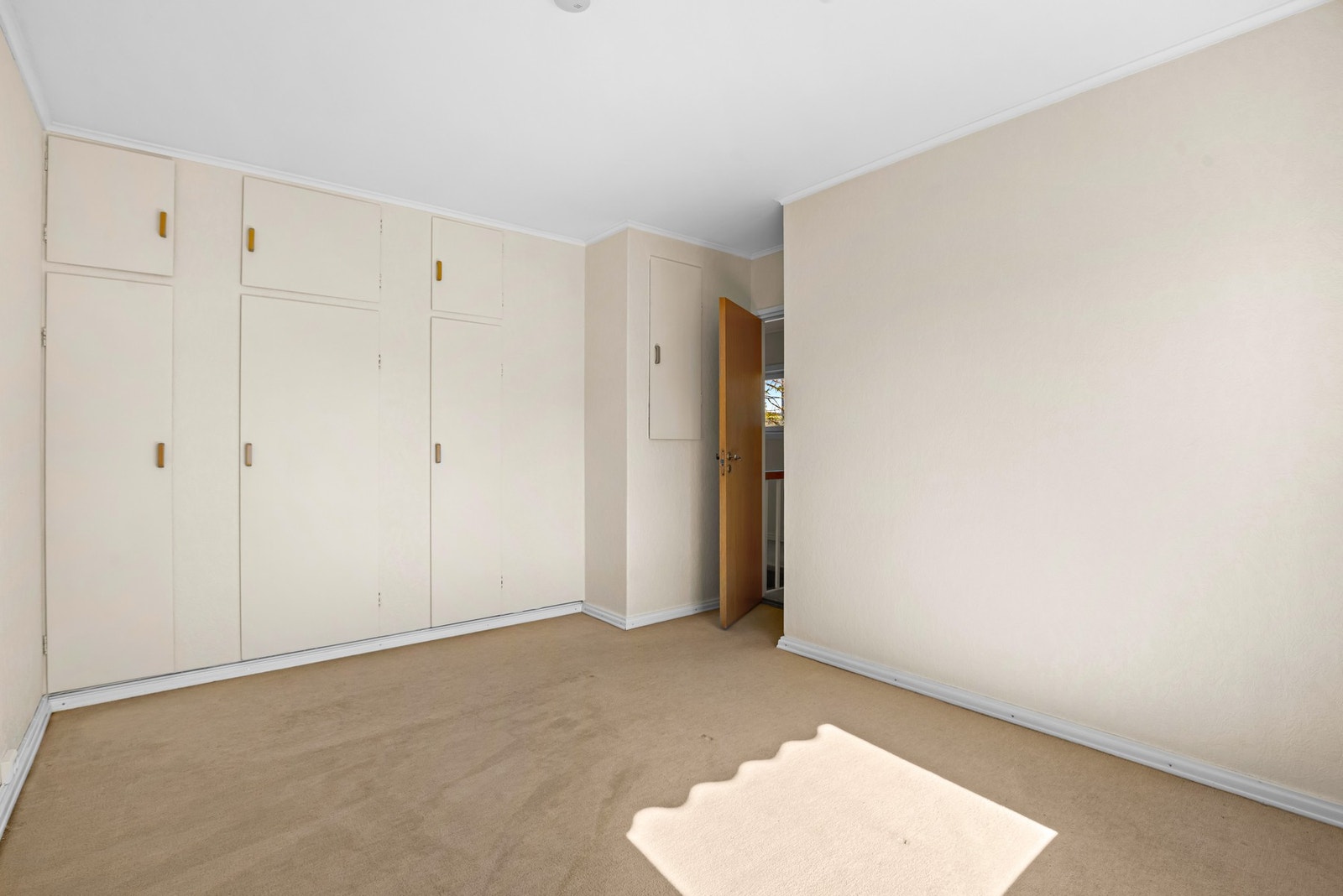 Hovedsoverommet har flere innebygget skap for god lagringsplass Galleribilde