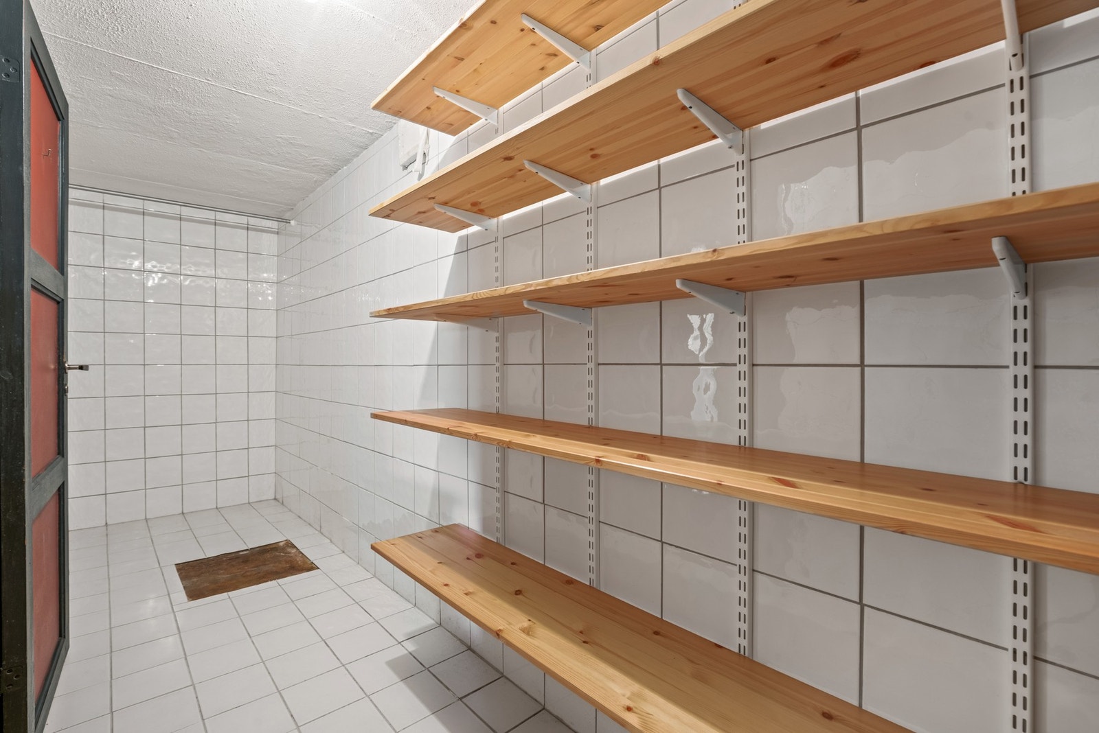 Bod med hylleløsning Galleribilde