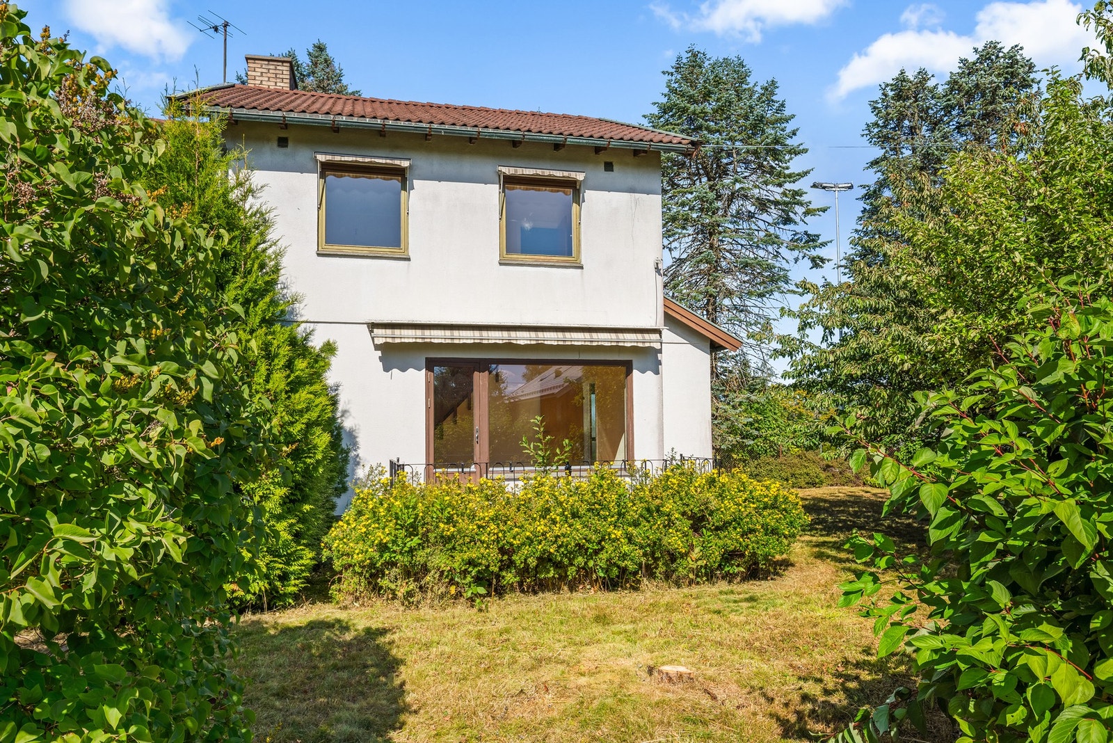 Boligen er et oppussingsobjekt med stort potensiale. Her kan du skape din nye drømmebolig for familien Galleribilde