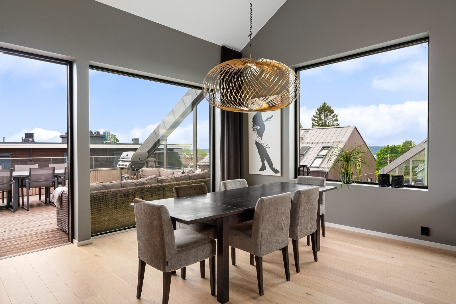 Leiligheten ligger i moderne bygg fra 2021 med innholdsrik og god planløsning Galleribilde