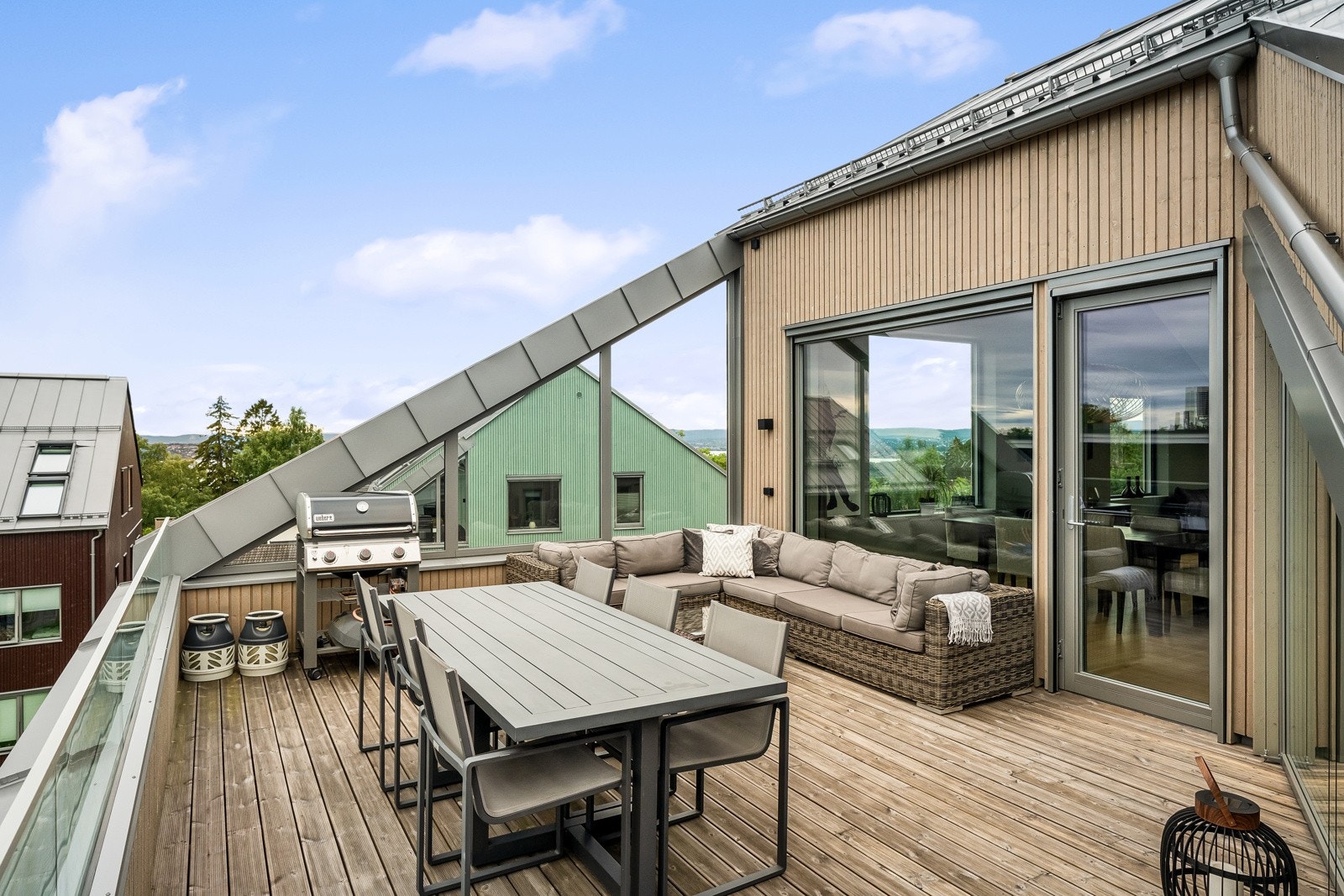 Terrassen romslige karakter gir fantastiske møbleringsmuligheter Galleribilde