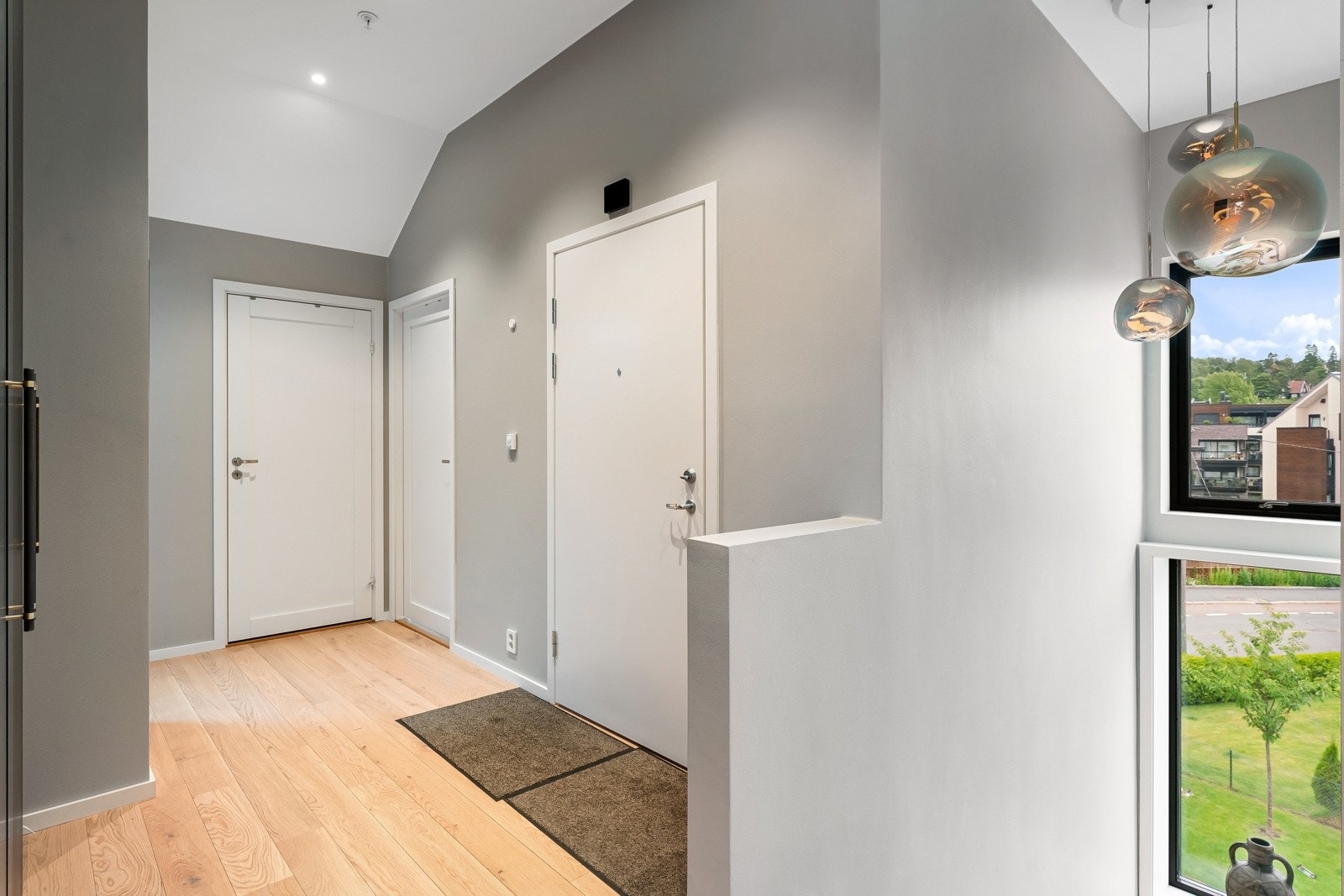 Gangen gir et svært godt førsteinntrykk av leiligheten Galleribilde