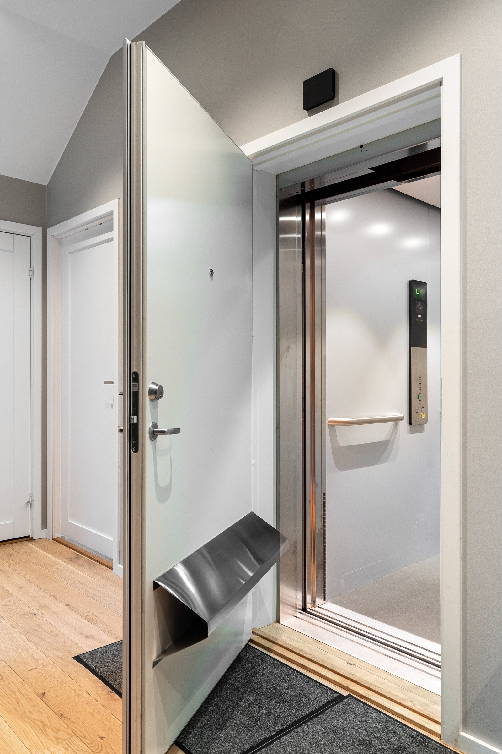 Eksklusiv adkomst med heis direkte til leiligheten Galleribilde