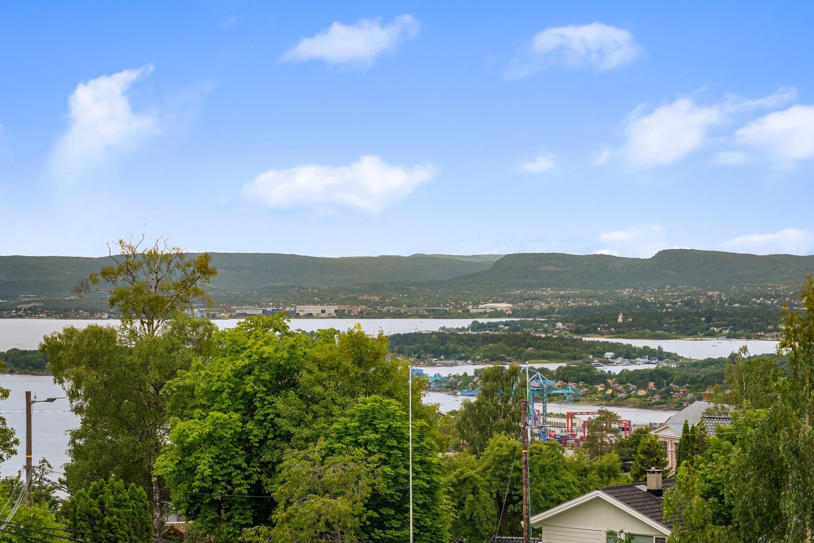 Fra leiligheten får du en fantastisk fjordutsikt Galleribilde