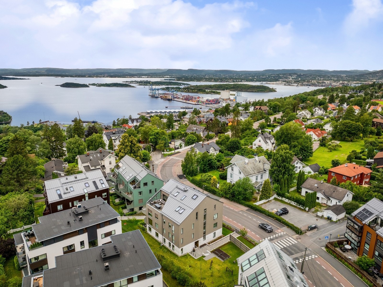 Nabolaget preges av vakre villahager og nydelig utsikt til Oslofjorden Galleribilde