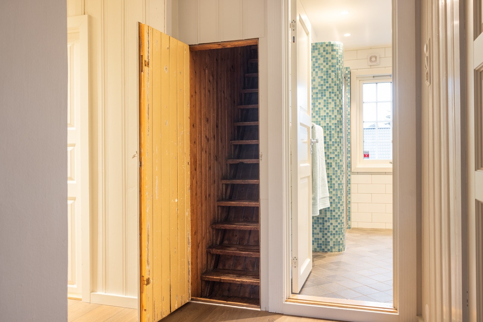 Fra 2. etasje er det adkomst til boligens loft. Galleribilde