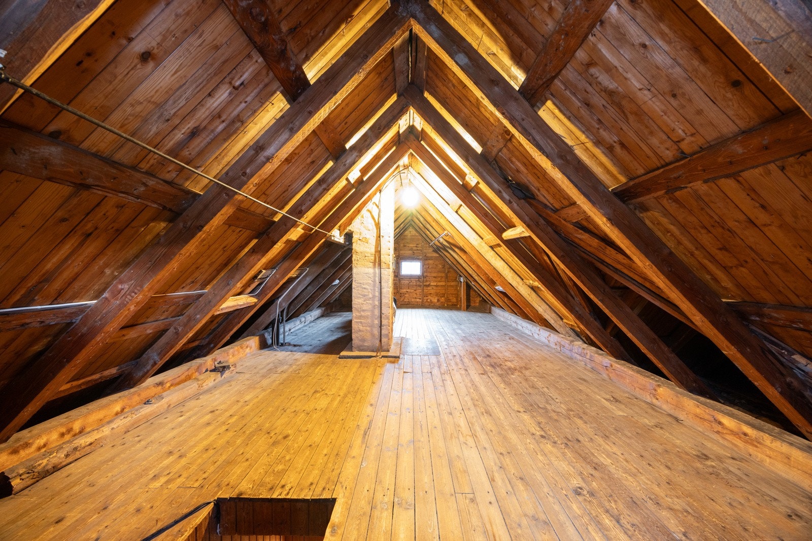 Stort uinnredet loft med gulvareal på hele 42 kvm! Galleribilde