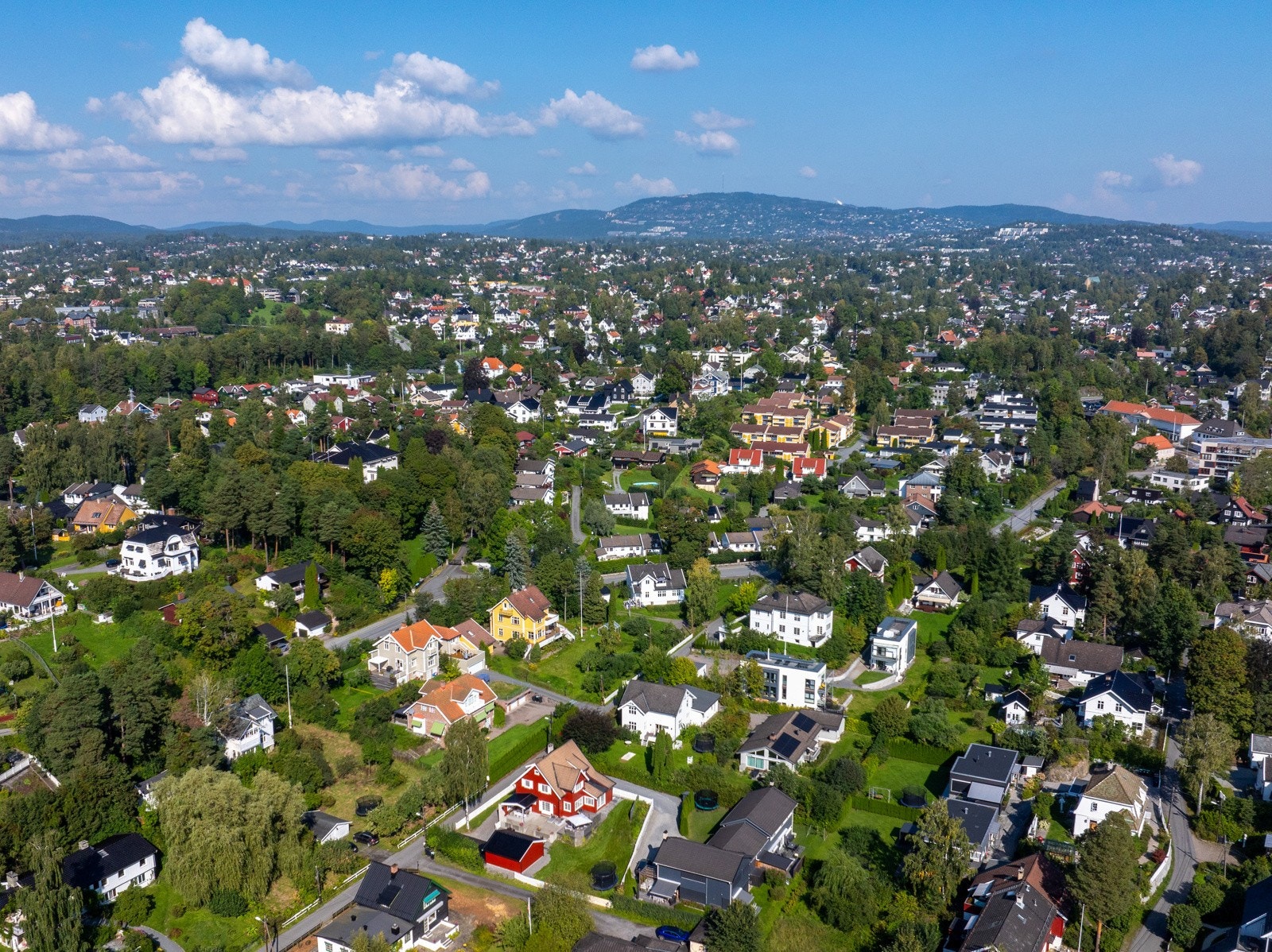 Barnevennlig og rolig nabolag med kort vei til skole og barnehager. Galleribilde