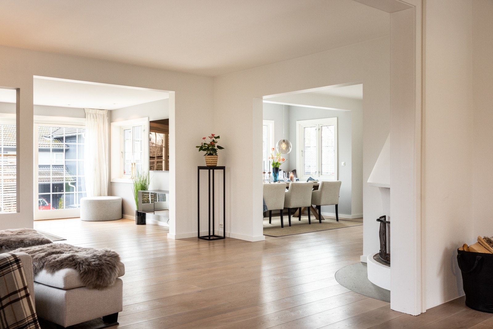 Det er varmkabler med smartstyring dag/natt-senk i hele etasjen. Galleribilde