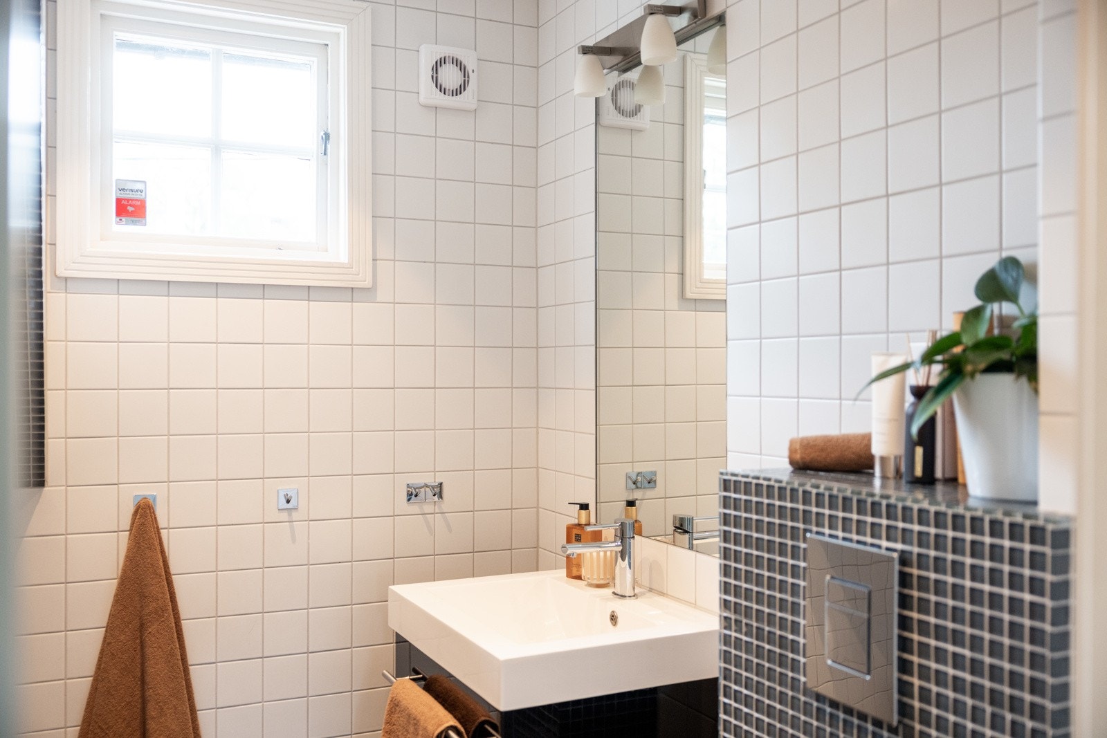 Begge badene har elektrisk/mekanisk vifte. Galleribilde