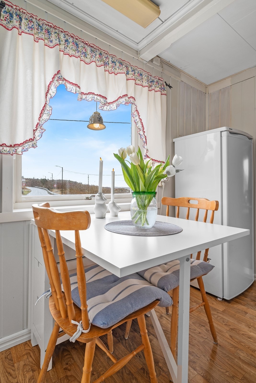 På kjøkkenet er det plass til en mindre spisebords innredning. Galleribilde