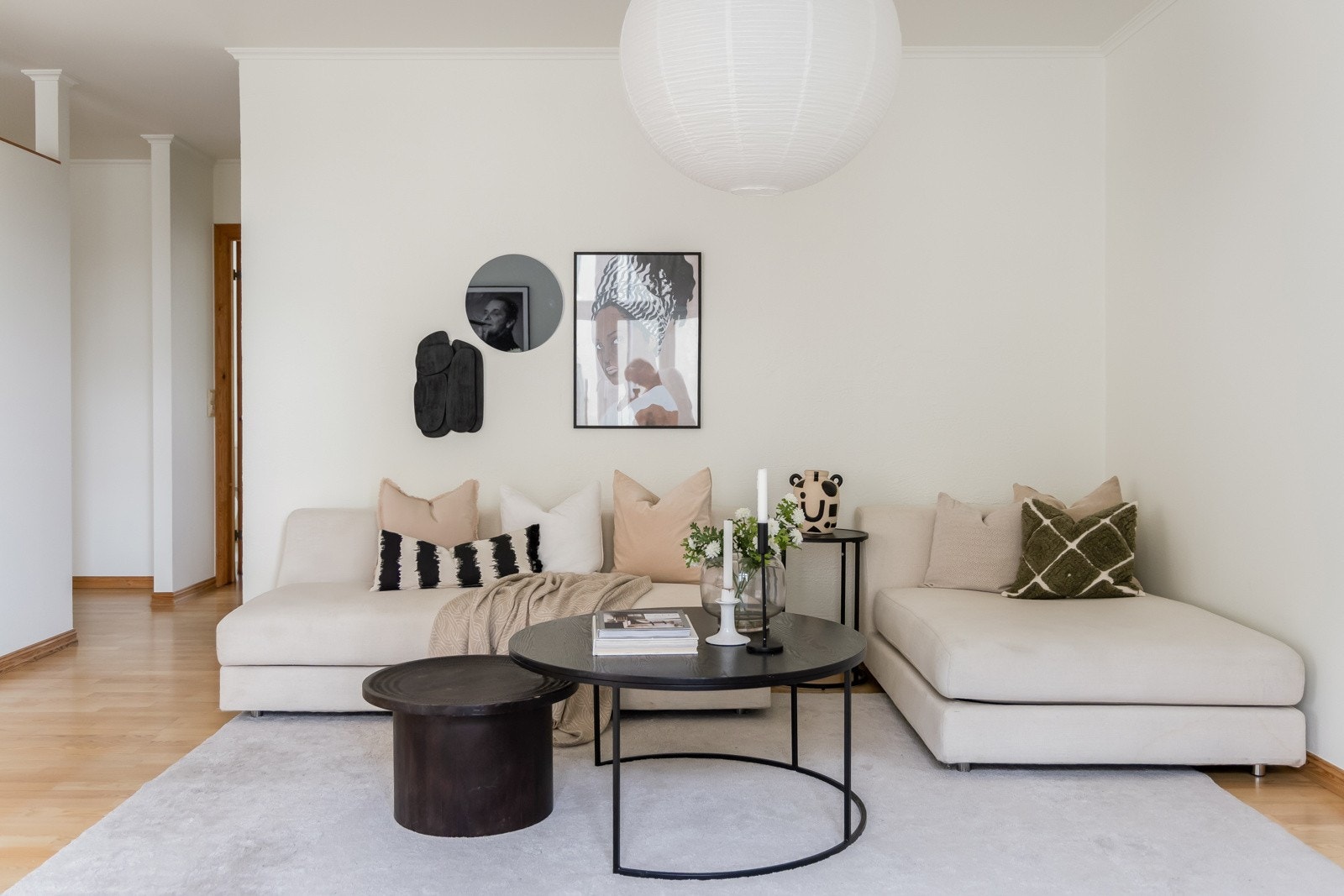 Boligen har god ventilasjon gjennom mekanisk avtrekk, noe som bidrar til et behagelig inneklima. Galleribilde