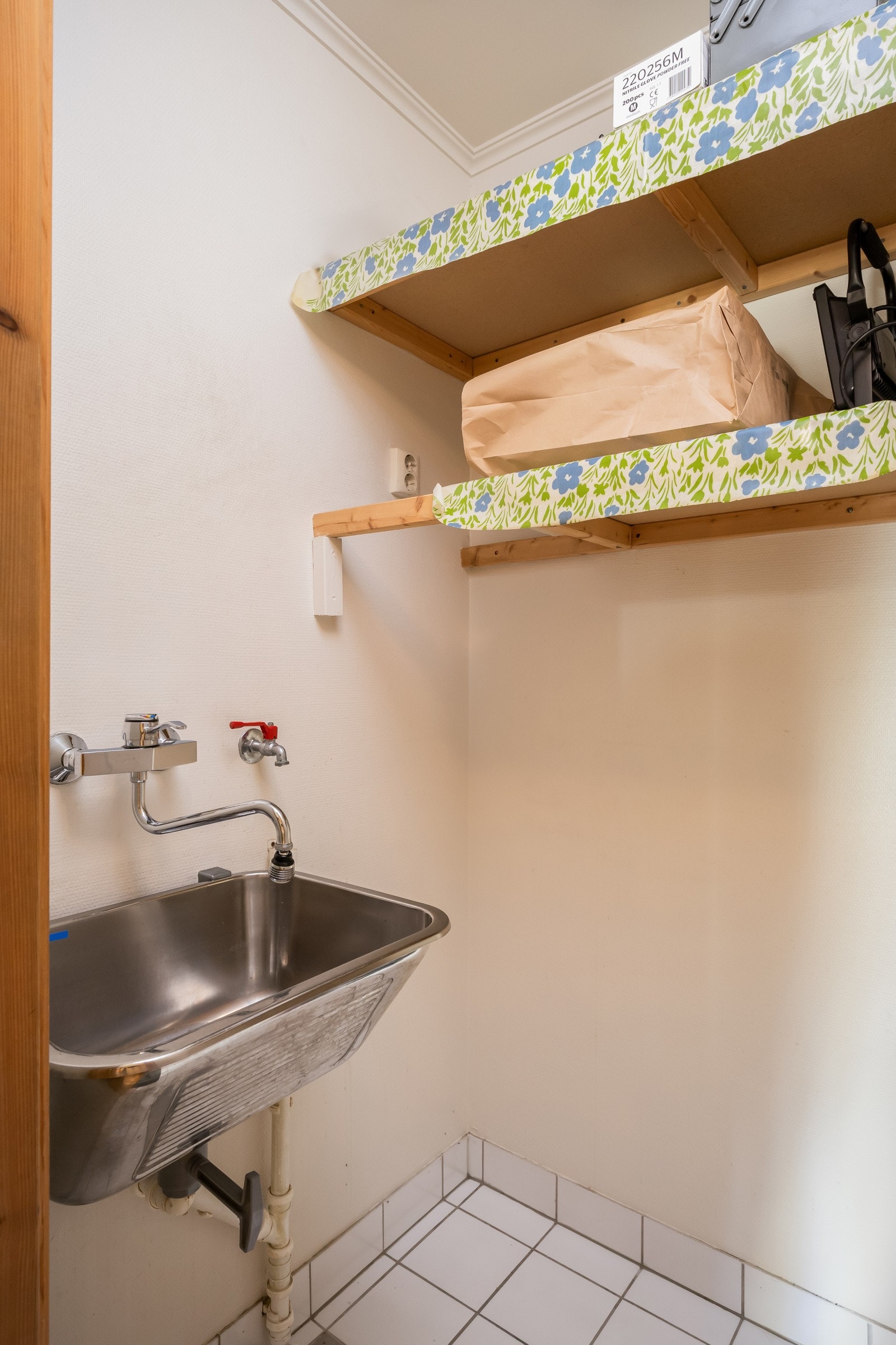 I forbindelse med gangen har leiligheten et praktisk vaskerom. Galleribilde