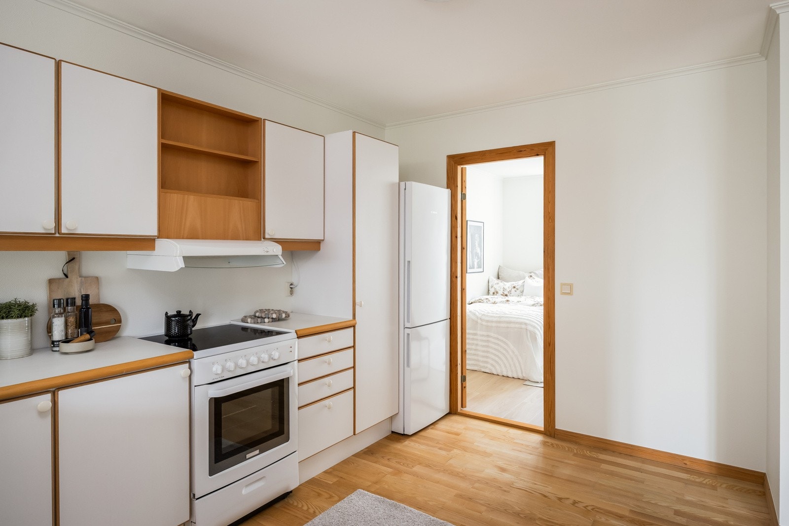 Kjøkkenet har direkte tilknytning til det ene soverommet. Galleribilde