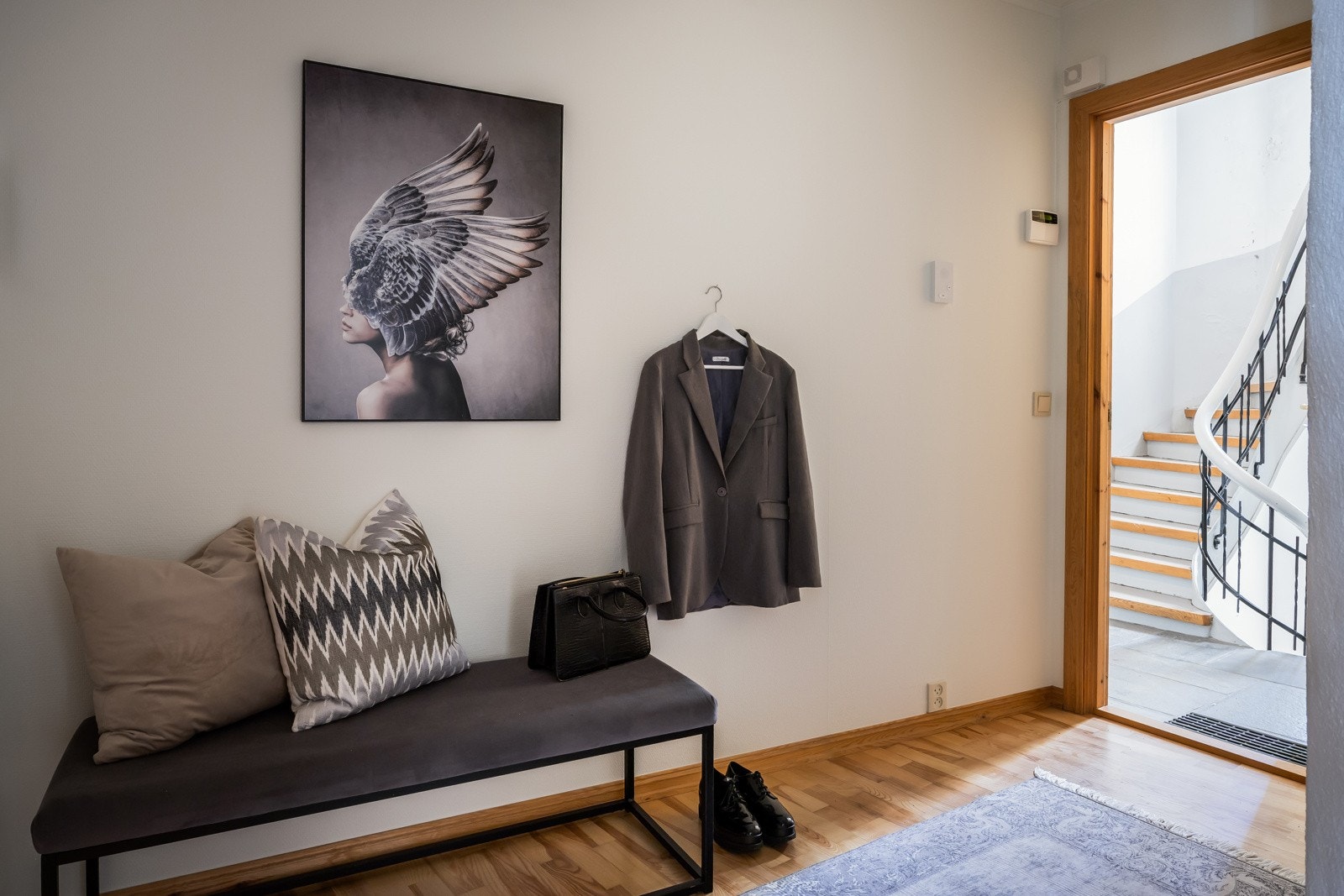 Gangen er romslig og har god plass for å etablere ulike garderobeløsninger. Galleribilde