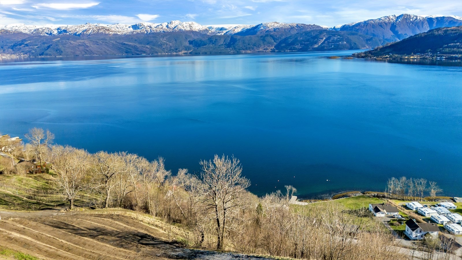 - En romslig boligtomt på ca. 3,7 mål - Galleribilde