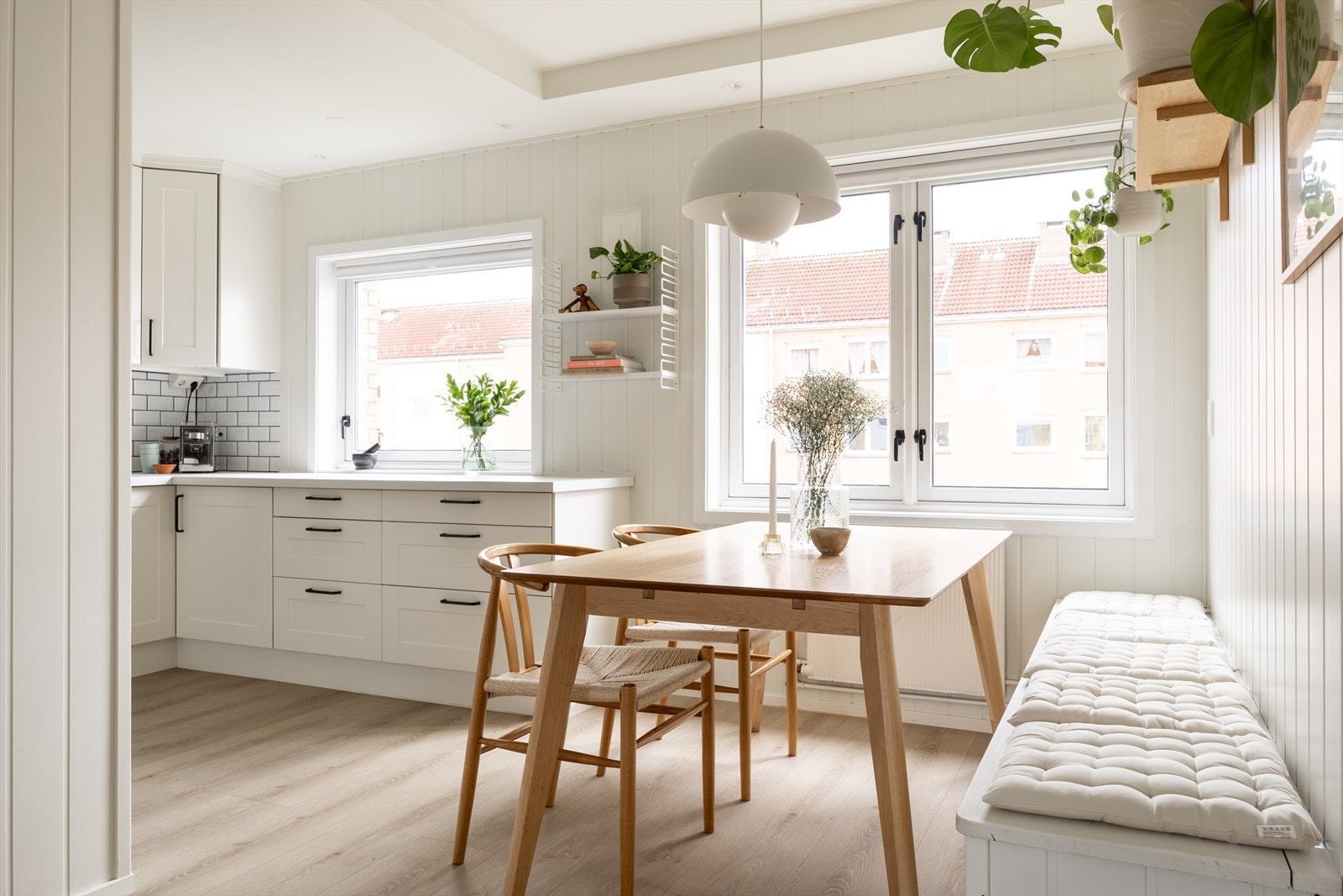 Kjøkkenet er ofte det rommet i boligen som skaper mye følelser. Her treffer dette kjøkkenet godt Galleribilde