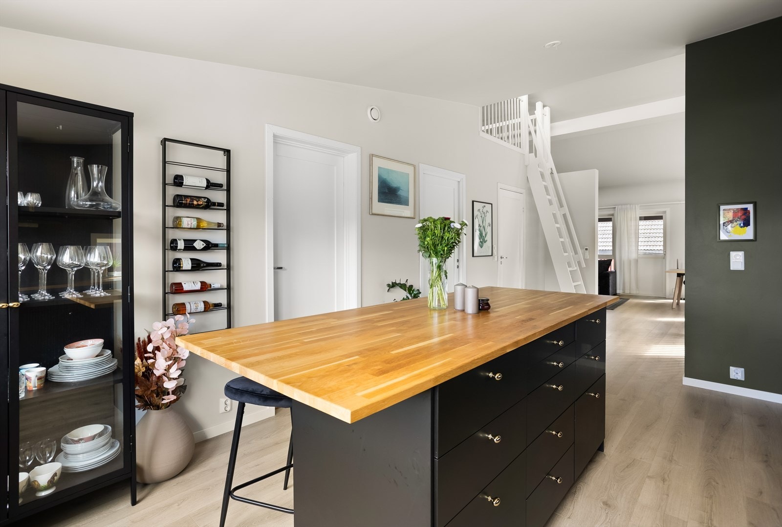 Fra kjøkkenet er det adkomst til boligens fjerde soverom. Galleribilde