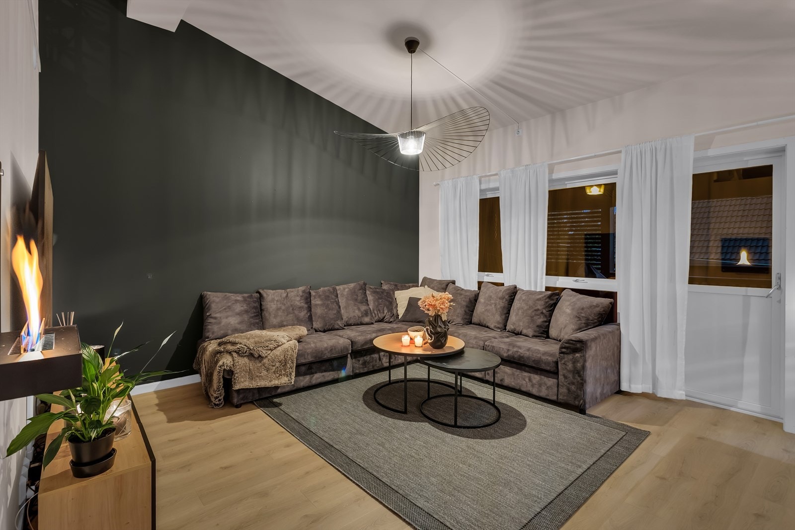 Hyggelig kveldssteming i stuen. Galleribilde