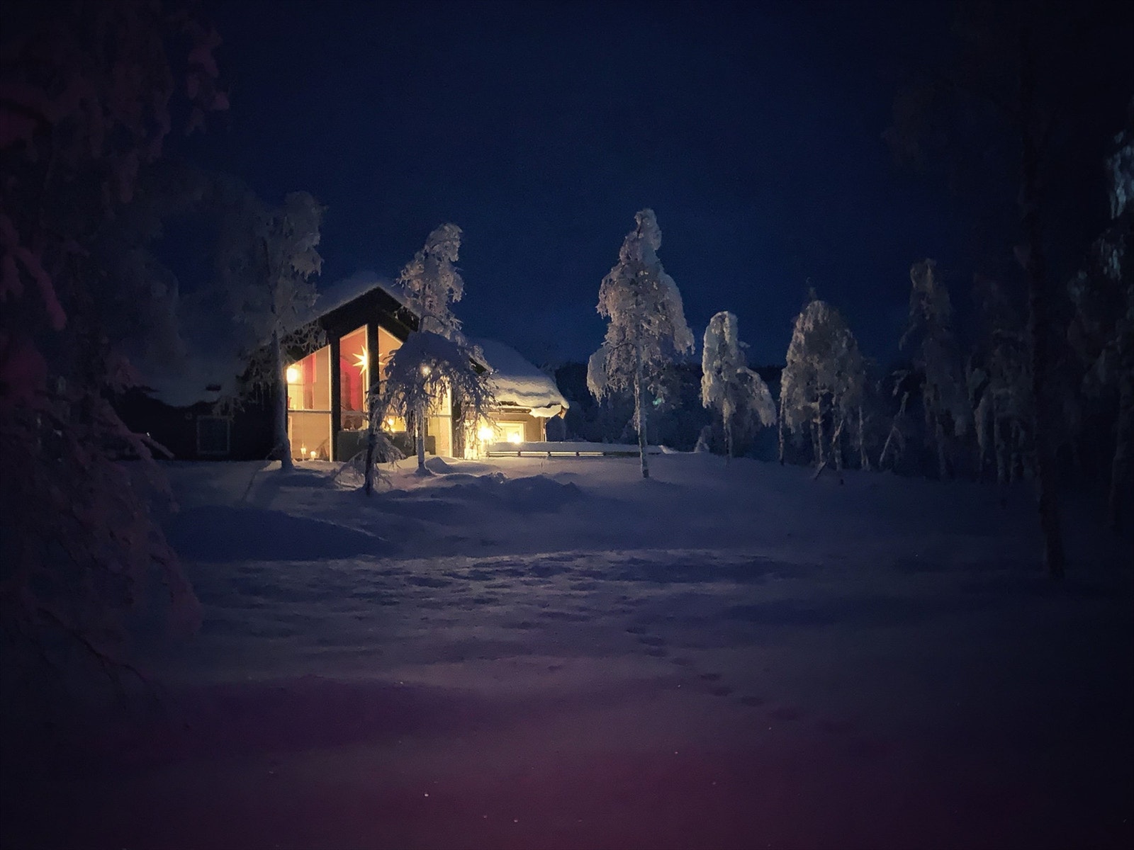 Fritidsboligen ligger i fantastiske omgivelser, med gode forhold vinter som sommer. Galleribilde