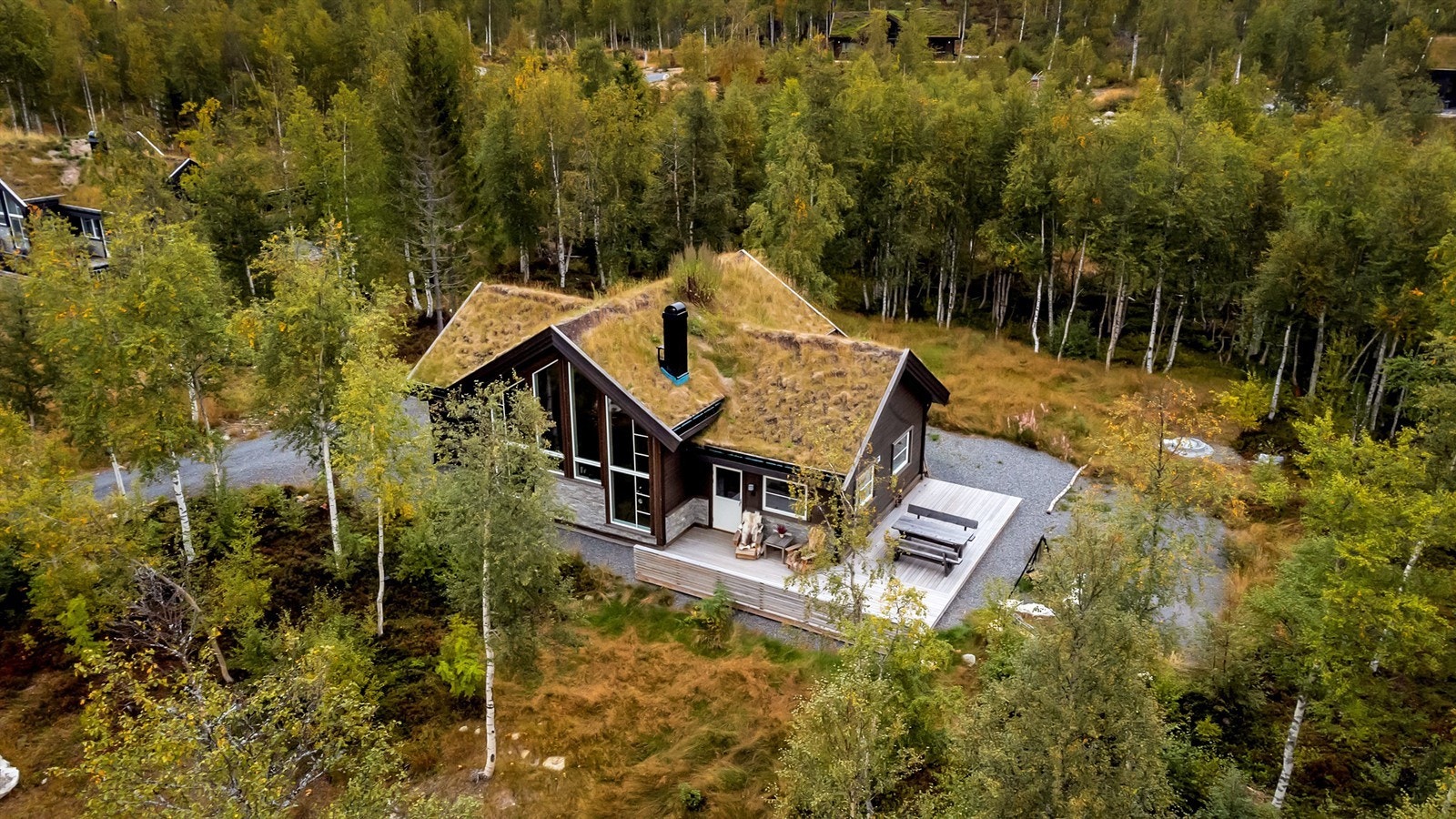 Killingtjernveien 21 ligger i fredelig omgivelser på Vikerfjell. Galleribilde