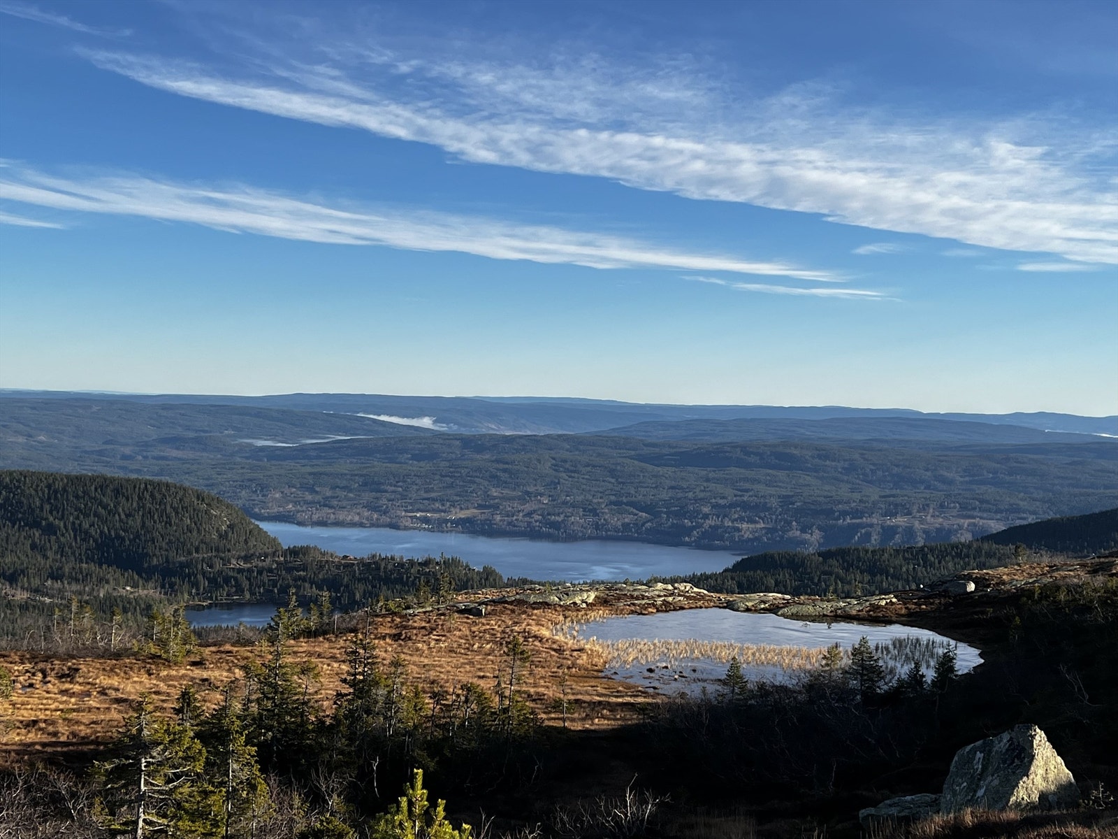 Fantastiske turområder, med flere flotte utsiktspunkter. Fjellutsikten fra Vikerfjell! Galleribilde