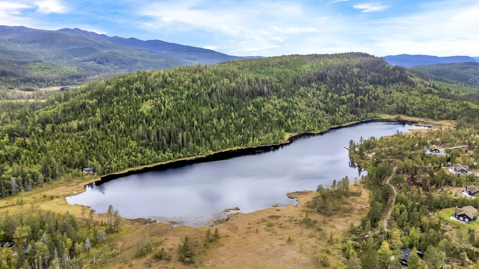 Her er du omringet av natur og mark, og kan finne på forskjellige aktiviteter for store og små. Galleribilde