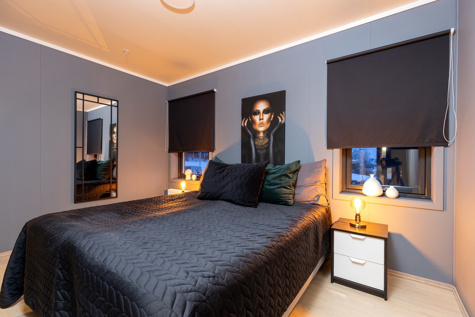 Hovedsoverom med tilgang til eget walk-in closet Galleribilde