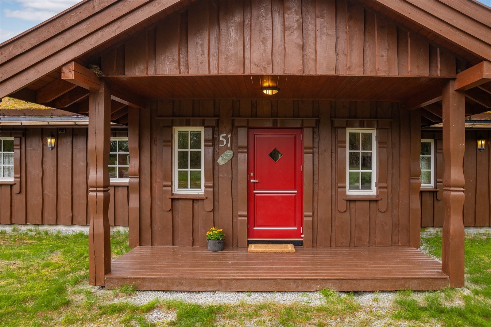 Overbygd inngangsparti. Galleribilde