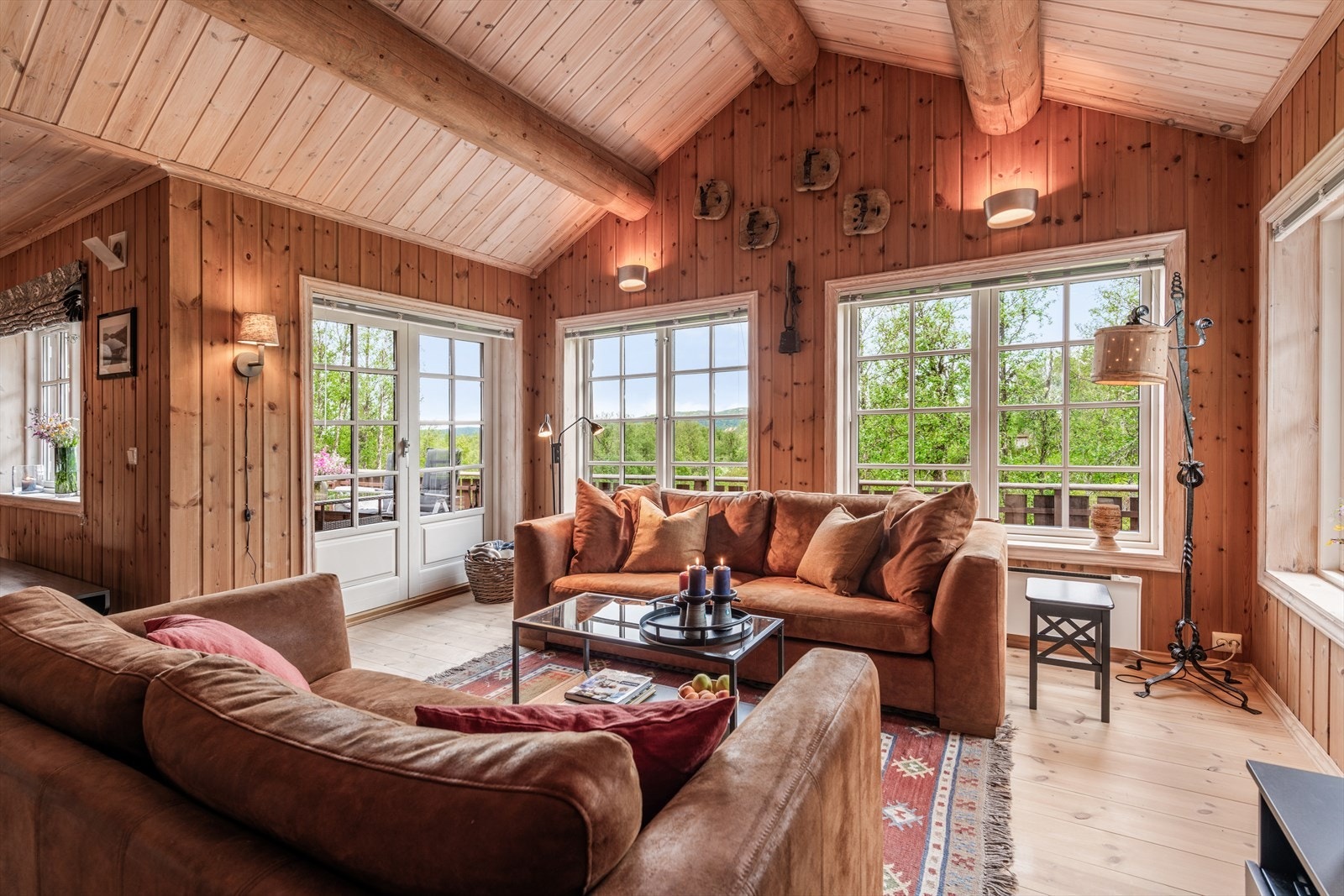 Flott hytte med helårsvei, innlagt strøm, vann og avløp. Galleribilde