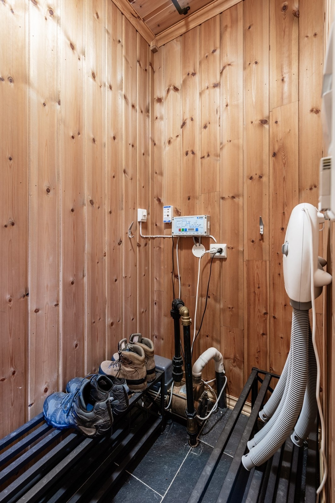 Bod: Praktisk plassert rett ved inngangen slik at den kan brukes som ekstra garderobe. Galleribilde