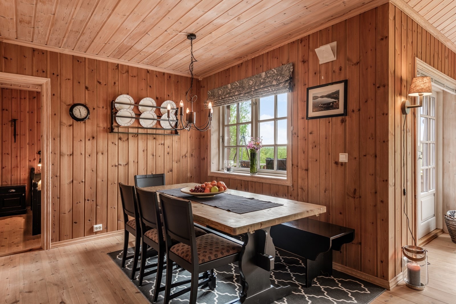 Lys og trivelig spiseplass Galleribilde