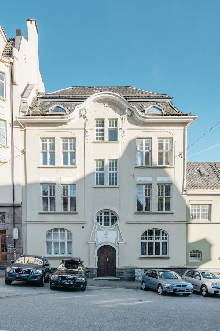 Klassisk bygård Galleribilde