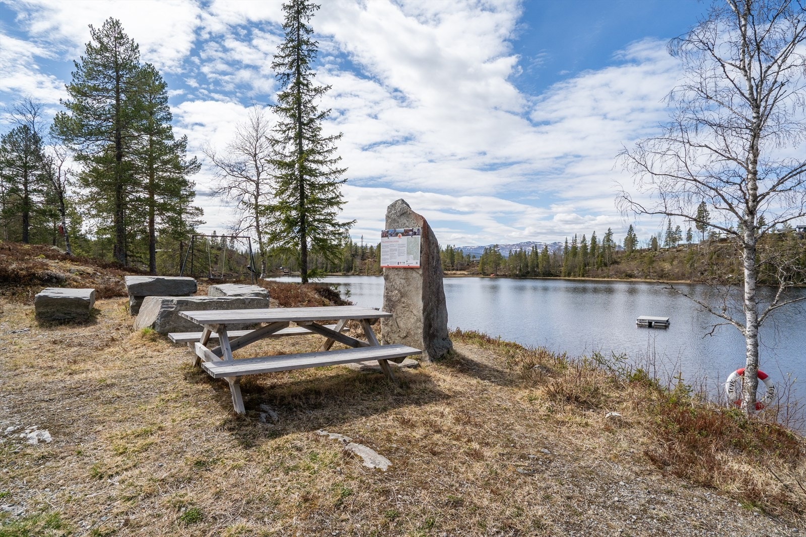 Fine bademuligheter i Metjønn - ca 600 m fra hytta Galleribilde