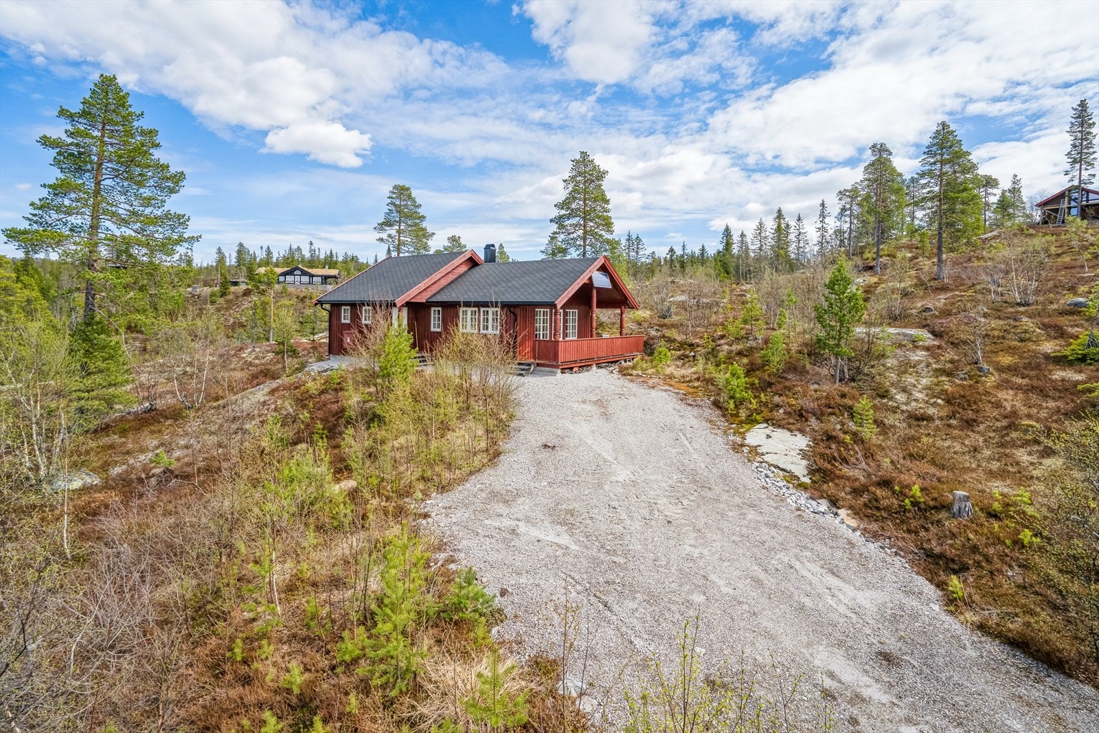 Enkel adkomst med bilvei frem til "hytteveggen" Galleribilde