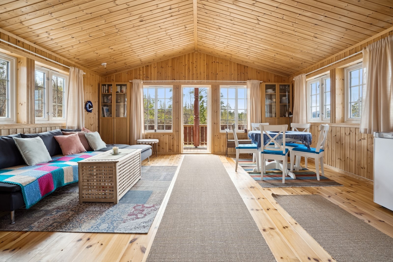 Lys og åpen stue Galleribilde