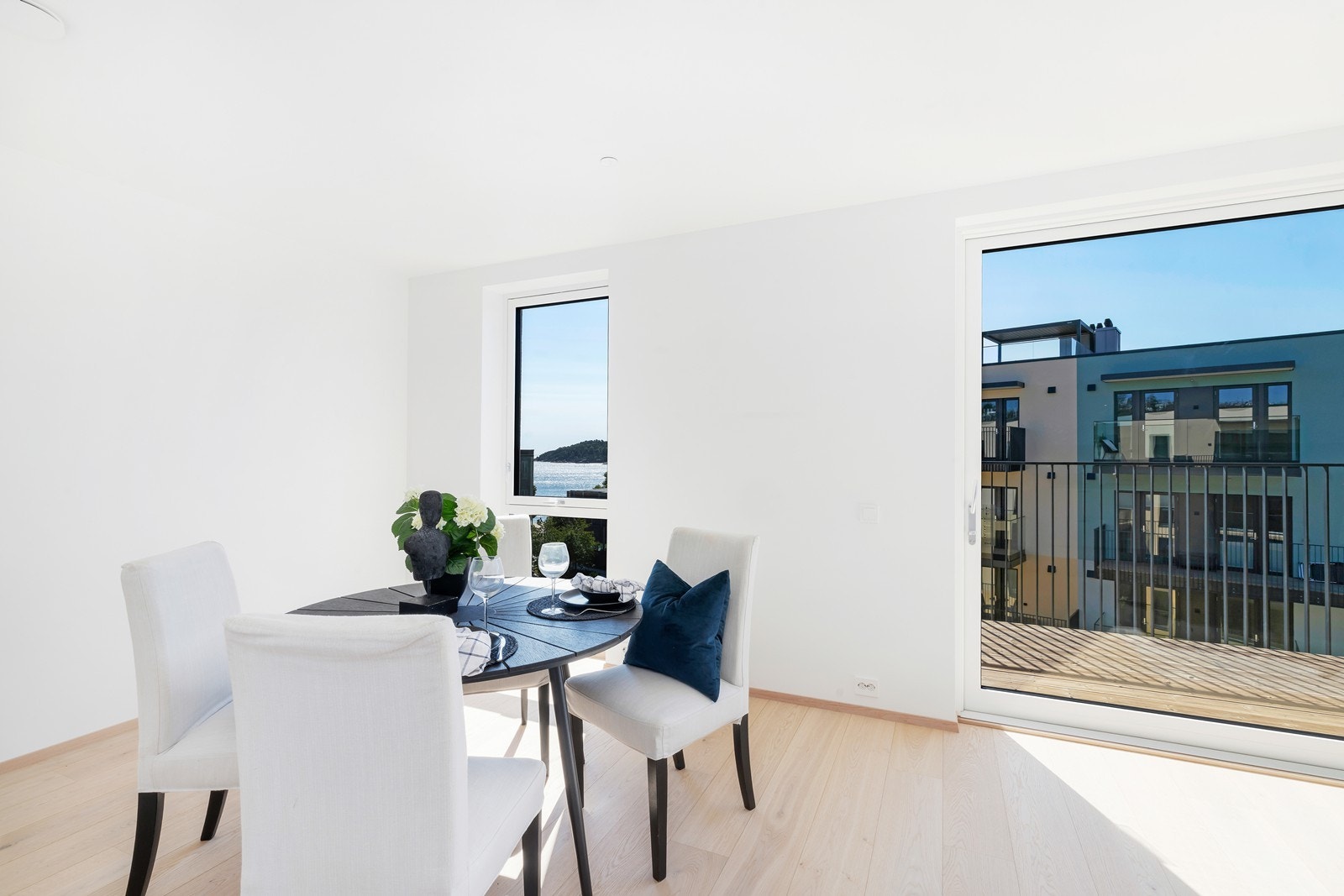 Stue med plass til spisebord Galleribilde