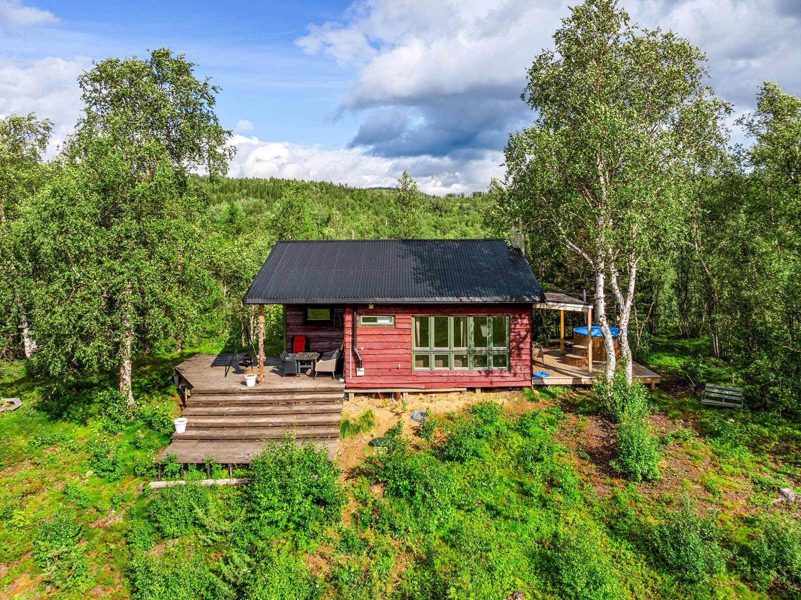 Aktiv Finnsnes presenterer Andsvatnveien 681! Fritidsbolig i flott natur ved Andsvatnet med innlagt vann og strøm- Fiskerett medfølger. Galleribilde