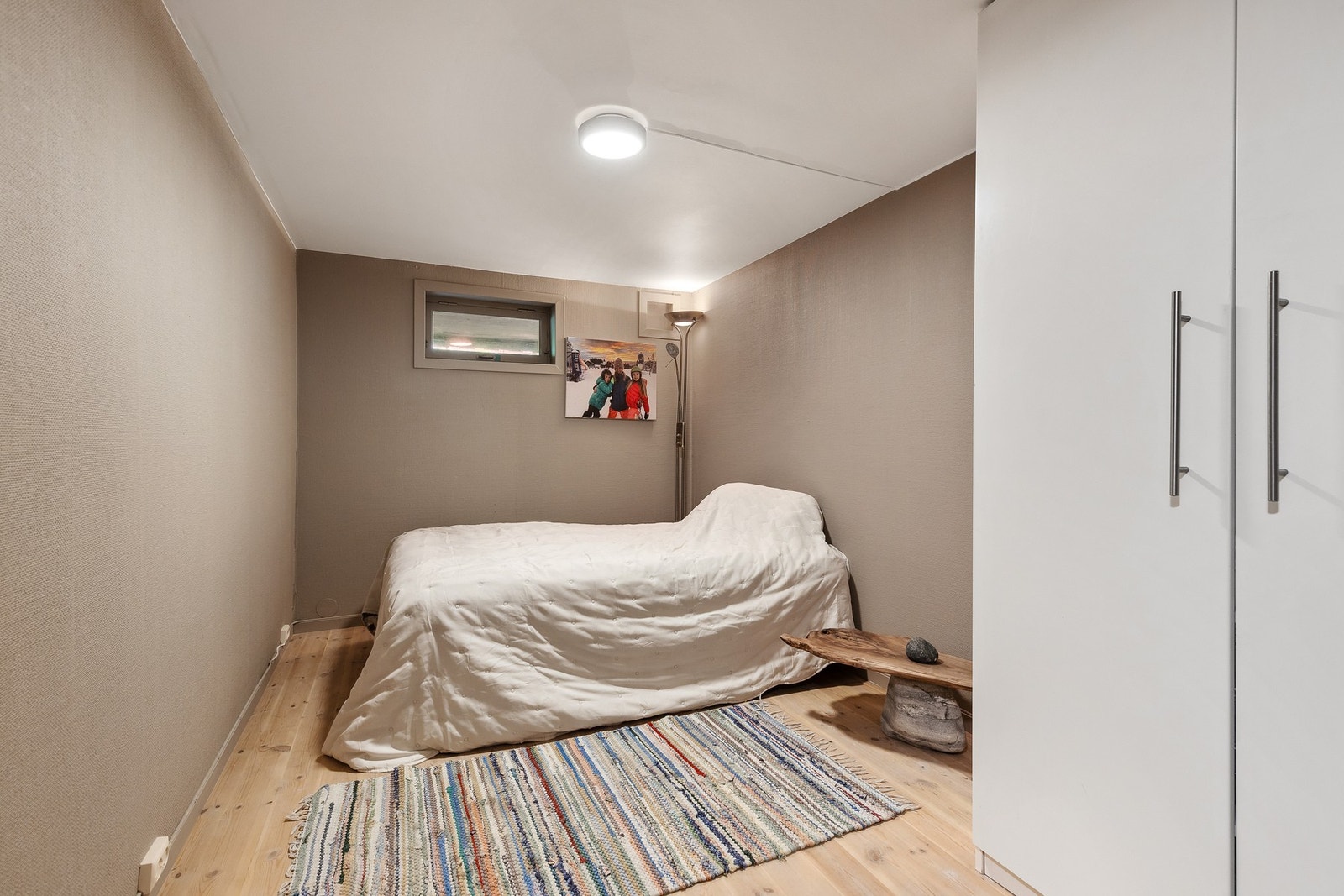 Kjellerom innredet som soverom, denne er ikke omsøkt. Galleribilde