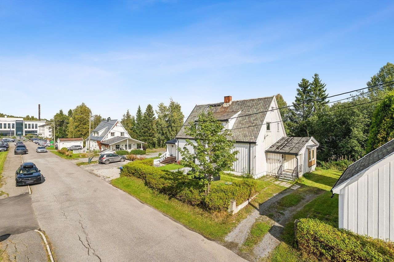 Eiendommen ligger sentralt til på Raufoss. Galleribilde