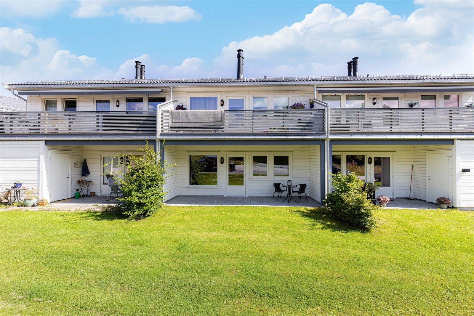 Nyere og pen 2-roms leilighet i 1.etg med god planløsning og moderne standard. Galleribilde