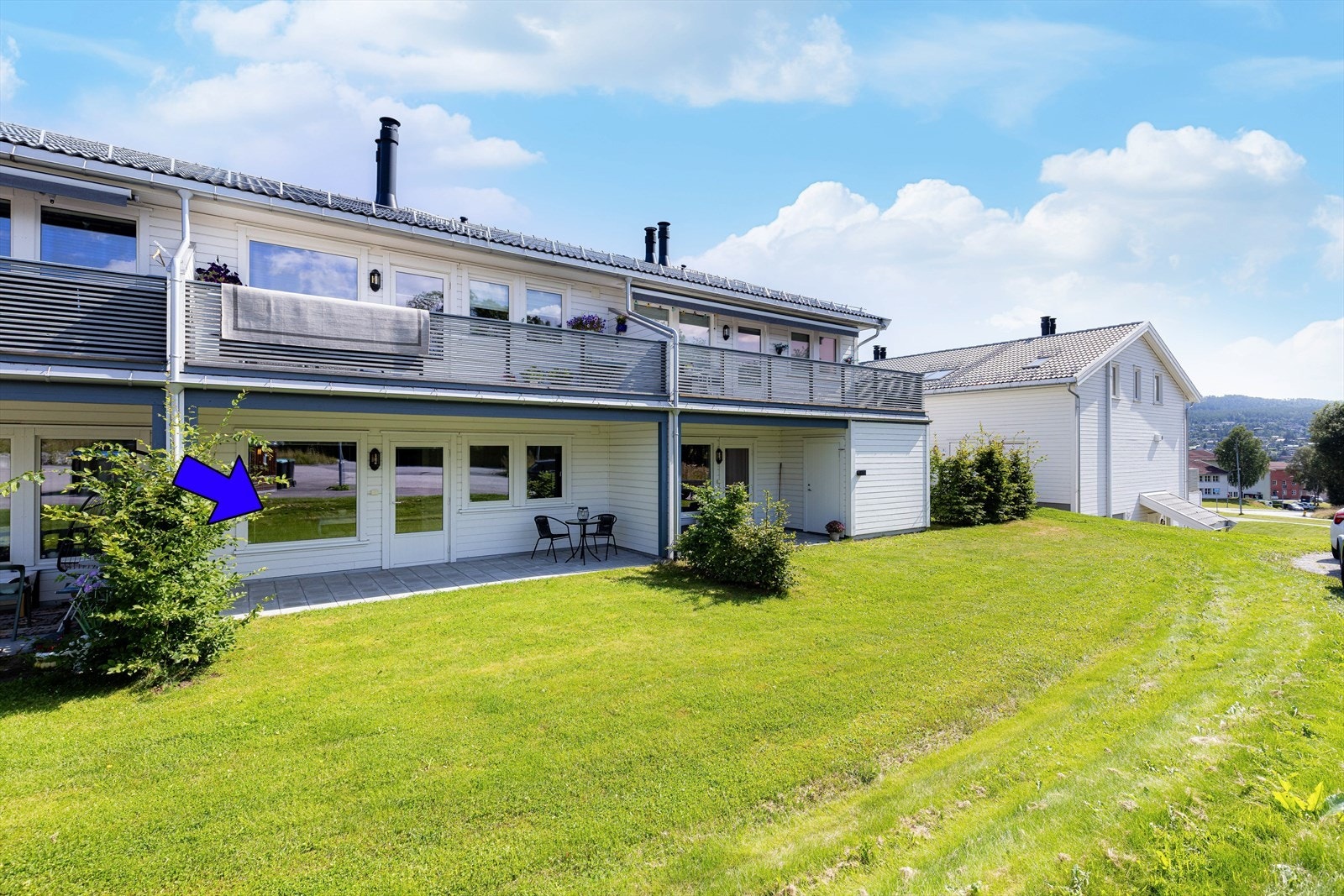 EiendomsMegler1 ved Halvor Østerlie presenterer Gymnasbakken 41B! Boligen ligger fint og landlig til på Langkåshaugen med kort gangavstand til Bøs sentrumsgater. Galleribilde