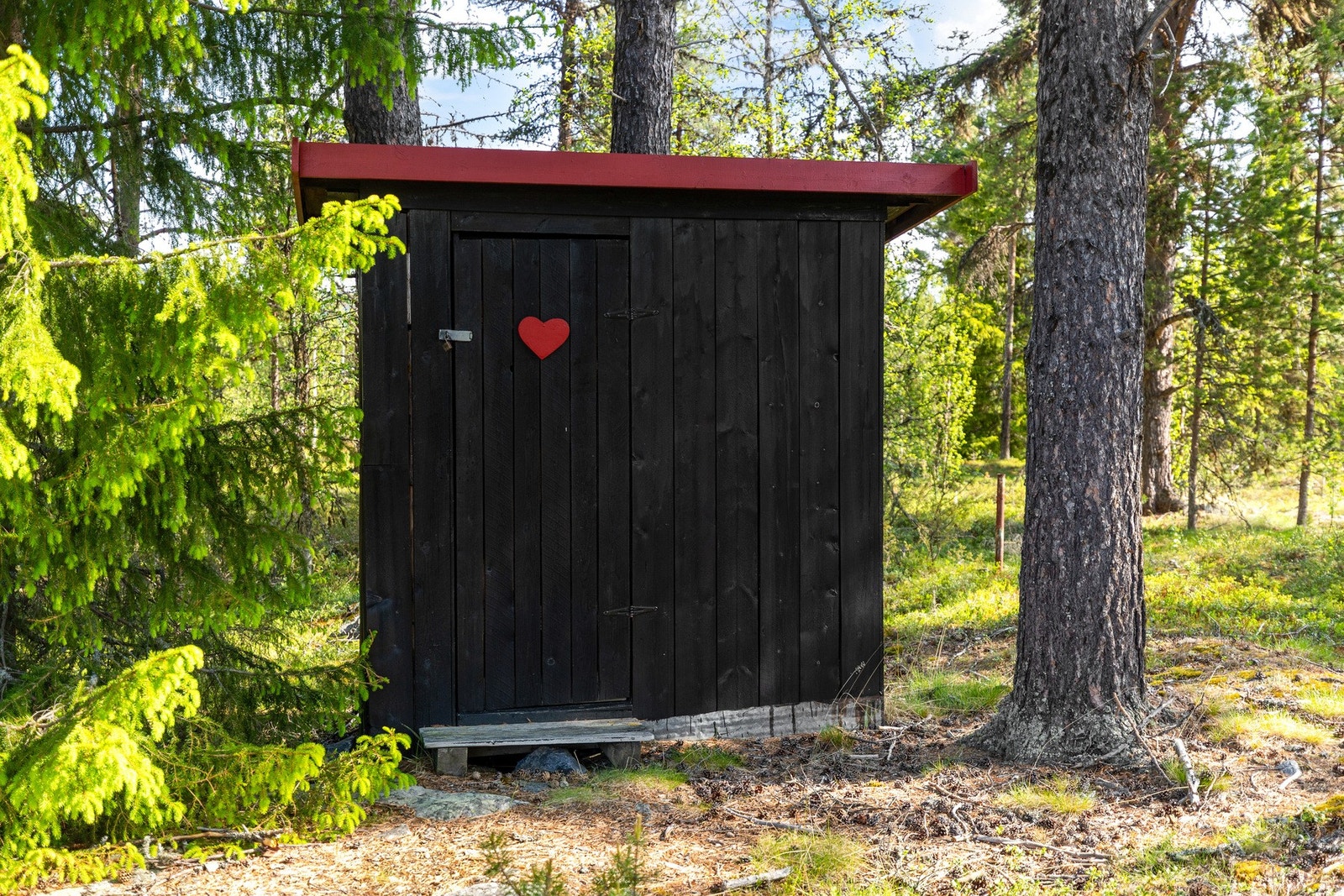 Utedo er ikke registrert i eiendomsregisteret.
Kjøper overtar ansvaret og risikoen vedrørende utedo Galleribilde